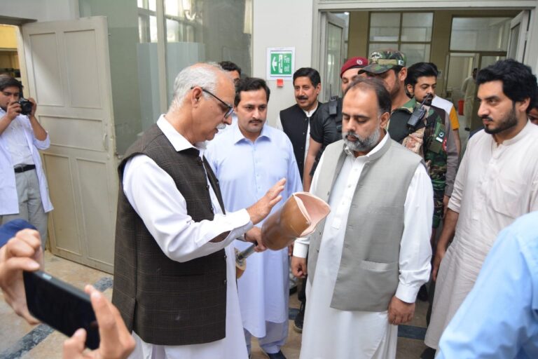Health Minister visited PIPOS Peshawar